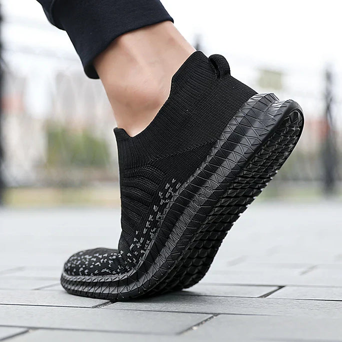 Breathable men's sneakers